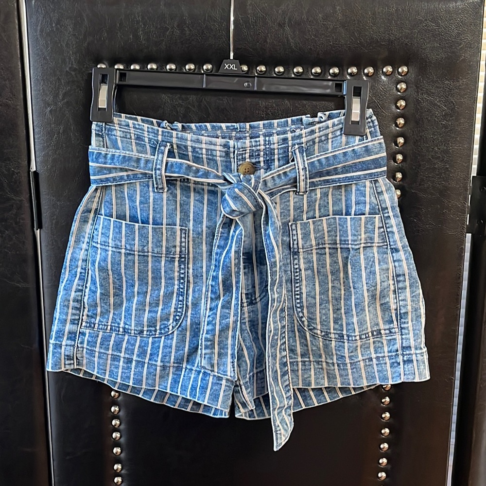 American Eagle Belted Shorts